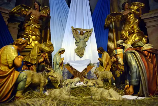 W środę w szopce w archikatedrze lubelskiej jeszcze nie było figurki nowo narodzonego Jezusa. Zgodnie z tradycją, zostanie ona wprowadzona przez księdza podczas mszy pasterskiej.
