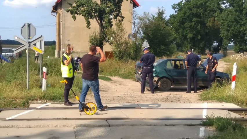 Około godziny 14:00 doszło do wypadku na przejeździe...