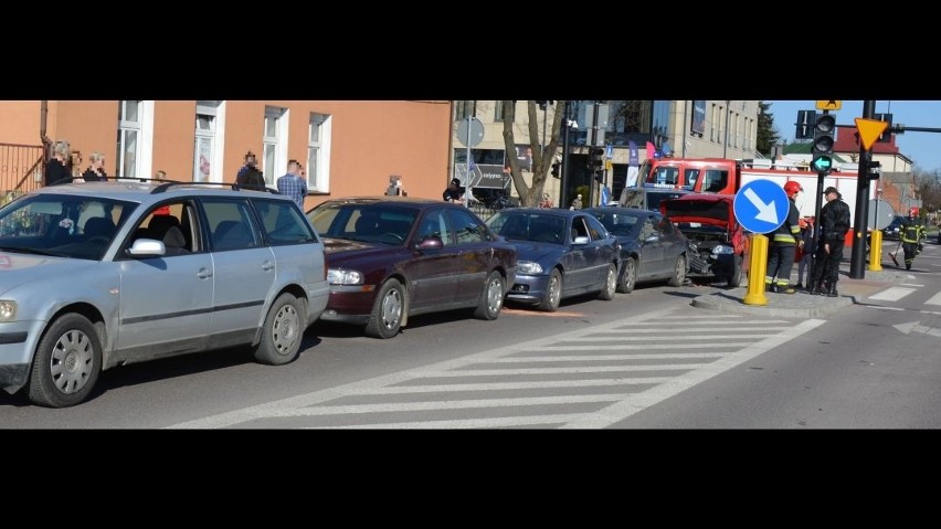 Suwałki. Karambol pięciu aut na skrzyżowaniu