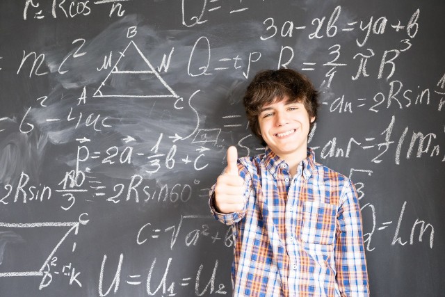 Egzamin ósmoklasisty z matematyki potrwa 100 minut. W tym czasie uczniowie będą musieli rozwiązać około 20 zadań.