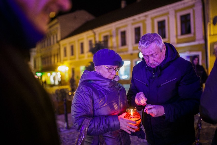 Tarnów. Światło dla Pawła Adamowicza [ZDJĘCIA]