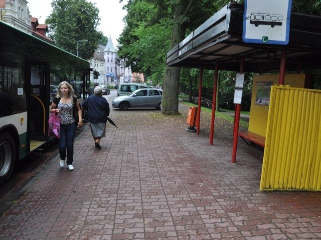 Stary przystanek autobusowy przy ulicy Ordona, on także przejdzie modernizację.