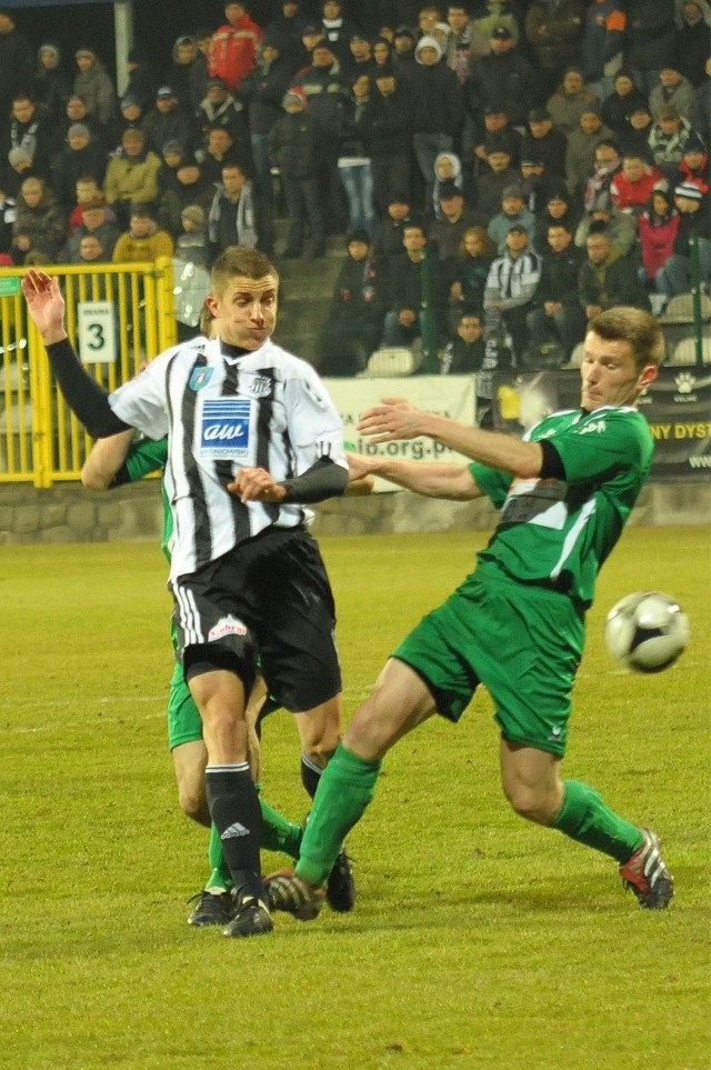 Damian Zbozień (z lewej) jeszcze w barwach Sandecji.