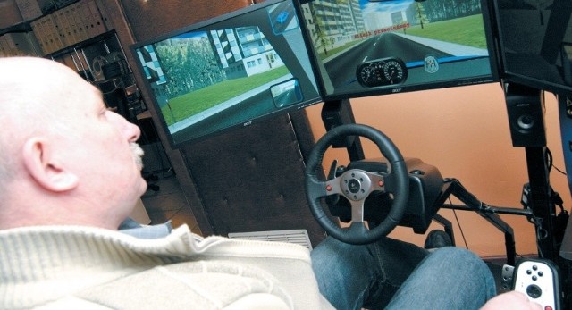 Symulator jazdy w ośrodku szkolenia kierowców w Kępicach.