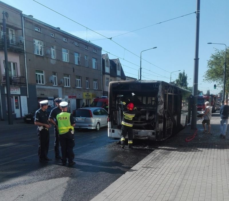 Spalił się autobus na ul. Łagiewnickiej [zdjęcia]