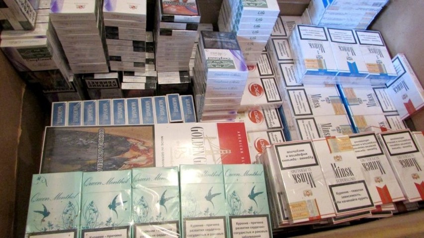 10 tysięcy sztuk papierosów w mieszkaniu 65-latki (zdjęcia)
