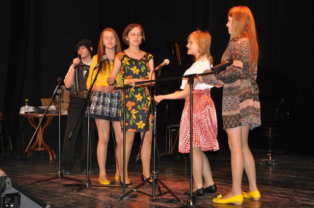Młodzież zaprezentowała piosenki o tematyce propagującej zdrowie.