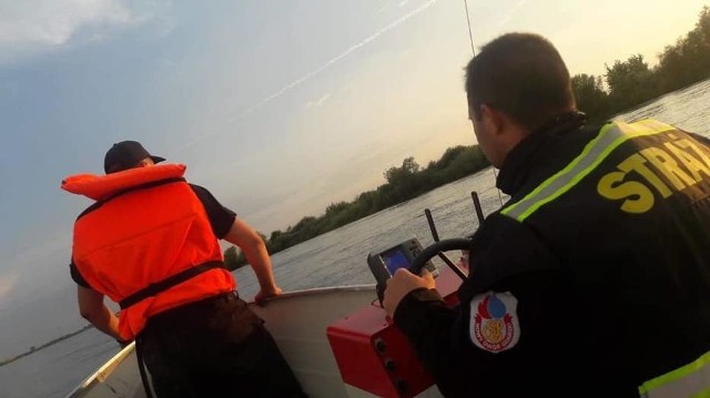 Dziewczyna zniknęła w wodach Wisły w gminie Ostaszewo. Poszukiwania zakończono o zmroku