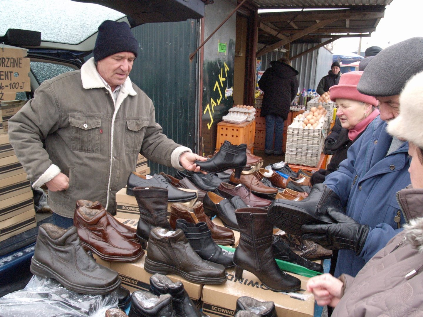 Tanie buty na targowisku w Koszalinie | Głos Pomorza