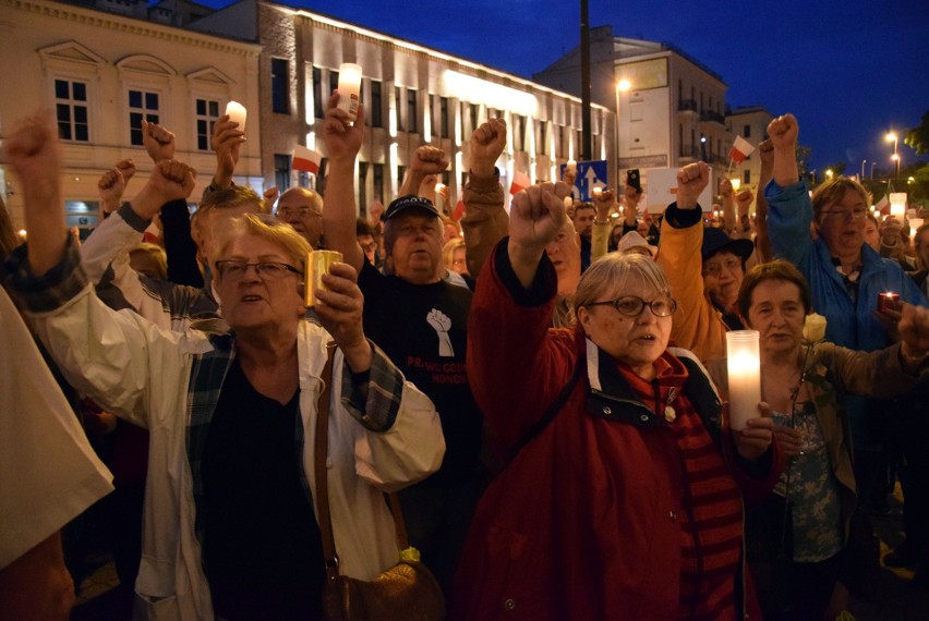 Kolejny "Łańcuch światła" w Lublinie. Protestowało około tysiąca osób [ZDJĘCIA]