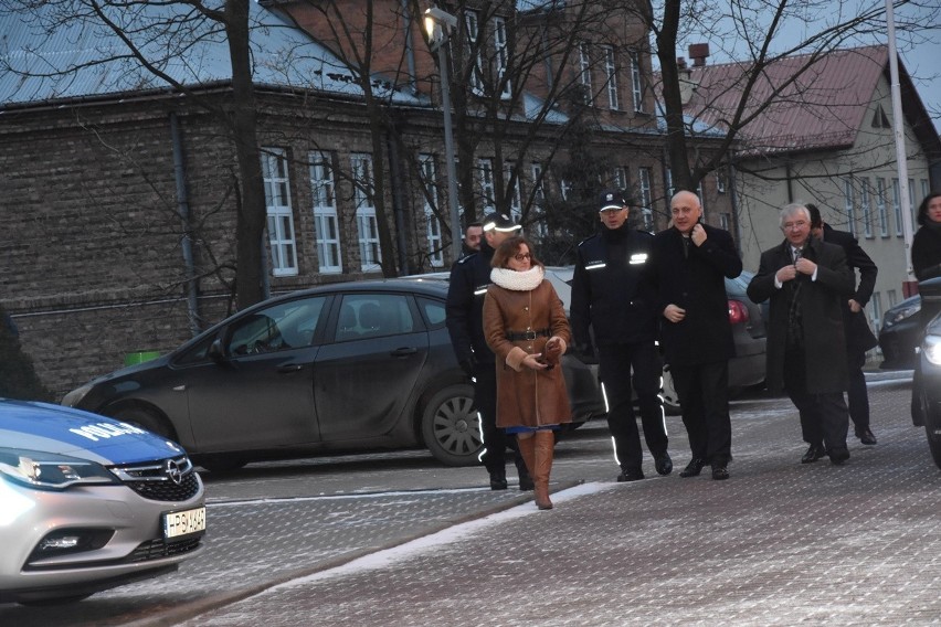 Minister Joachim Brudziński na otwarciu posterunku policji w Mircu [SONDA]
