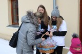 Sprzedając pierniki w Skarżysku Kościelnym zebrali ponad cztery tysiące dla chorych Kacpra i Kai