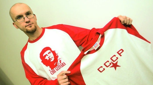Koszulki z Che Guevarą cieszyły się popularnością kilka lat temu. Teraz rzadko są zamawiane - uważa Marcin Grzybowski (na zdjęciu) z firmy "Fiberya.pl&#8221;.