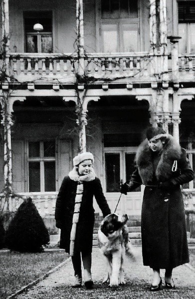 Bydgoszcz 1936. Zofia z córką Danuta i bernardynką Norą