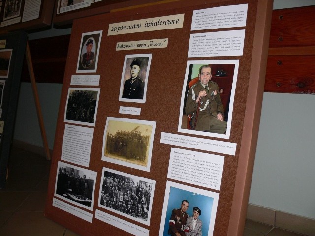 Wystawa prezentowana jest w holu Ośrodka Kultury w Baranowie