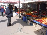 Ceny warzyw i owoców na targowisku Korej w Radomiu w czwartek 24 marca. Drożeją ogórki i pomidory. Zobacz zdjęcia