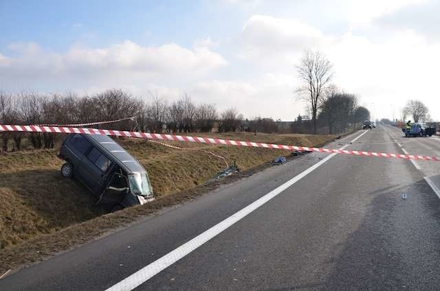 Tragedia na drodze krajowej nr 10. Nie żyje jedna osoba [AKTUALIZACJA, ZDJĘCIA]