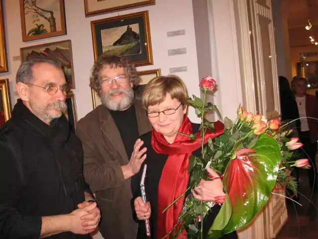 Udanej wystawy gratulowali Katarzynie Posiadały radomscy artyści: Andrzej Markiewicz i Wiesław Jelonek.