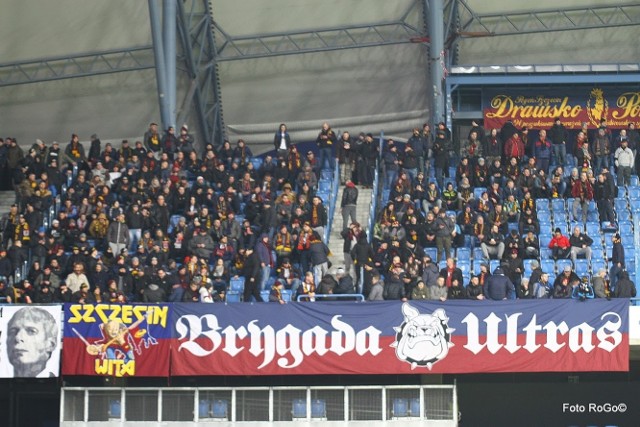 Piłkarze Lecha Poznań 2:0 (1:0) wygrali z broniącą się przed spadkiem Pogonią Szczecin. W pierwszej połowie prowadzenie drużynie Kolejorza dał Darko Jevtić, po przerwie wynik na 2:0 ustalił Emir Dilaver. Zobacz zdjęcia!