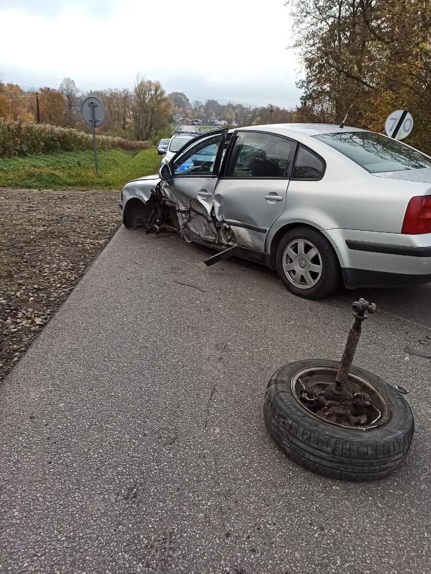 W Osieku Jasielskim ford zderzył się z volkswagenem. Do szpitala trafiły dwie osoby [ZDJĘCIA]