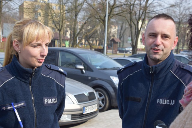 Sierżanci sztabowi Ireneusz Konopacki i Ewa Brodziszewska pilotowali do szpitala męża z rodzącą żoną