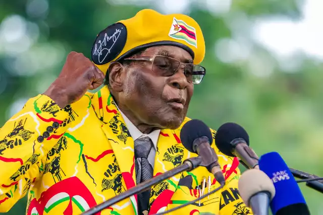 Prezydent Robert Mugabe skończył w tym roku 93 lata. Nawet jego najbliżsi doradcy zdawali sobie sprawę, że jest zbyt niedołężny, aby mógł dalej rządzić krajem. Na stanowisku zastąpi go najprawdopodobniej Emmerson Mnangagwa
