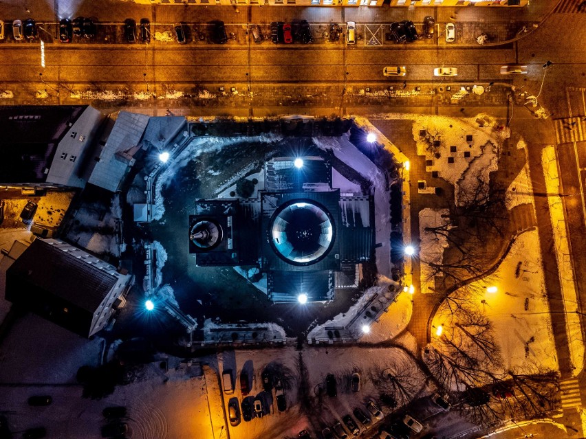 Białystok z lotu ptaka. Zobacz unikalne zdjęcia naszego miasta w zimowej scenerii wykonane nocą [ZDJĘCIA]
