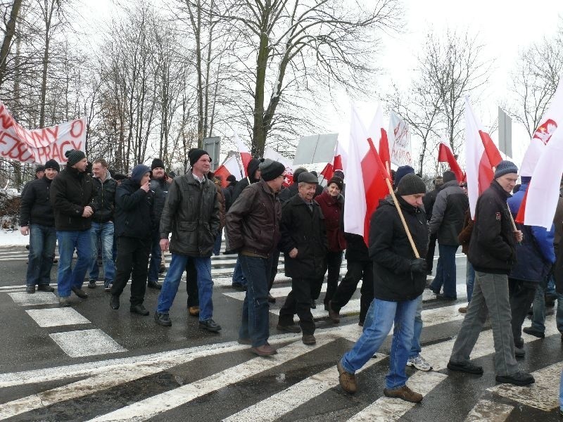 W czwartek na drogę w Klemencicach wyszło około 100 osób.