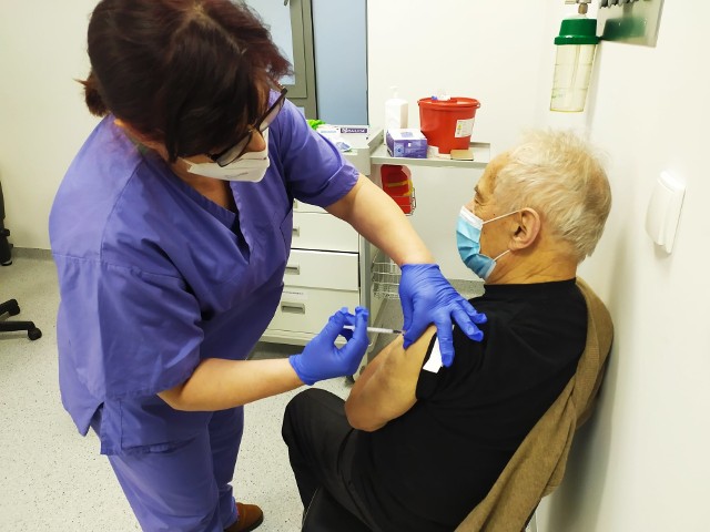 W poniedziałek, 25 stycznia br., w Szpitalu Tymczasowym rozpoczęły się szczepienia dla seniorów 80 plus.