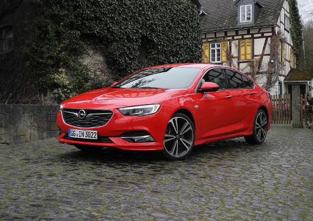 Opel Insignia II - pierwsza jazdaOpel wprowadza na rynek nową Insignię. Stylistycznie auto kontynuuje rozwiązania znane z pierwszej generacji tego auta. Jednocześnie wprowadzono szereg technicznych innowacji.fot. Wojciech Frelichowski