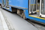 Wykolejenie tramwaju na Rondzie Kocmyrzowskim. Poważne utrudnienia