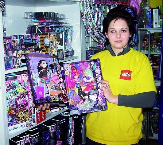Ełk. W sklepach już czuć święta– Klienci już od tygodnia kupują prezenty. Największą popularnością cieszą się lalki Monster High i Transformersy – mówi Magdalena Wojtkiewicz z ełckiego sklepu zabawkami Legendary Toys.