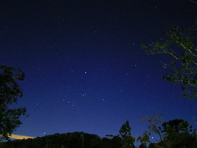 W najbliższych dniach będziemy mogli podziwiać wyjątkowy duży rój meteorów.