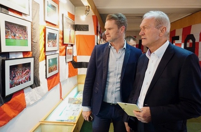 Paweł Wojtala i Franciszek Smuda w Muzeum Sportu w Łodzi.