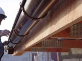Orynnowanie dachu – zasady doboru i montażu rynien oraz rur spustowych