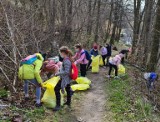 Sprzątanie gminy Jerzmanowice-Przeginia. Czwarta akcja z udziałem mieszkańców, którzy dbają o czystość swojej okolicy