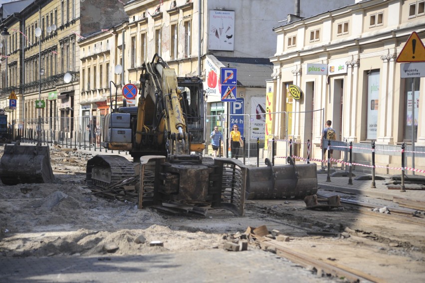 Karmelicka w Krakowie została rozkopana. Tramwaje wrócą na...