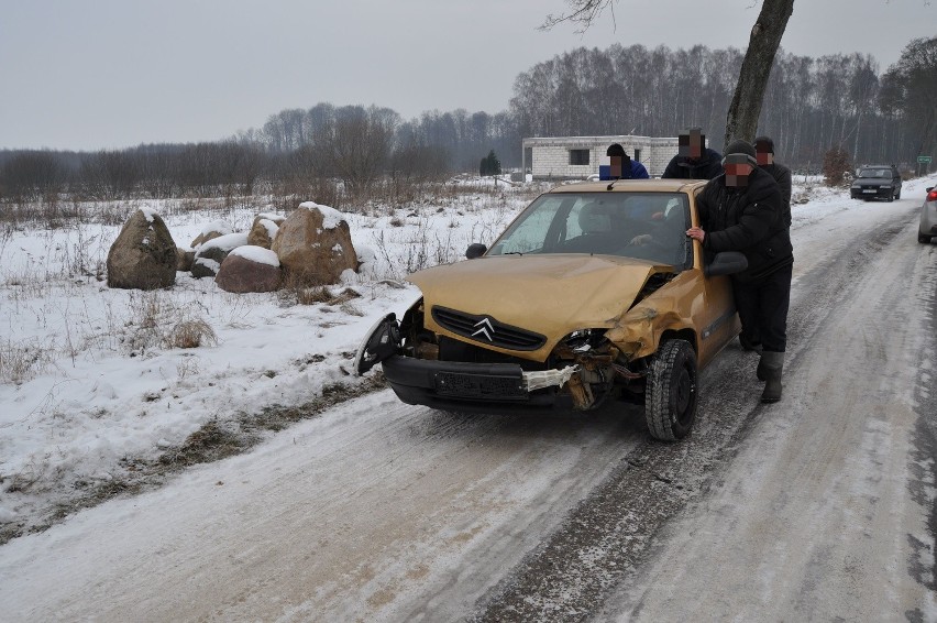 Na prostym odcinku zdarzyły się citroen saxo i opel astra.