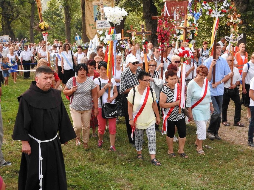 Przed południem kilkadziesiąt tysięcy osób dotarło do...