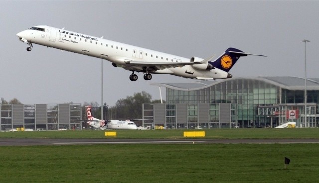 Niemieccy kolejarze i pracownicy Lufthansy protestują. Pasażerowie mają spory problem.