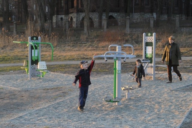 Rady dzielnic będą mogły finansować drobne inwestycje na  swoim terenie, np. siłownie na świeżym powietrzu. Ta w Nowej Wsi Królewskiej powstała rok temu.