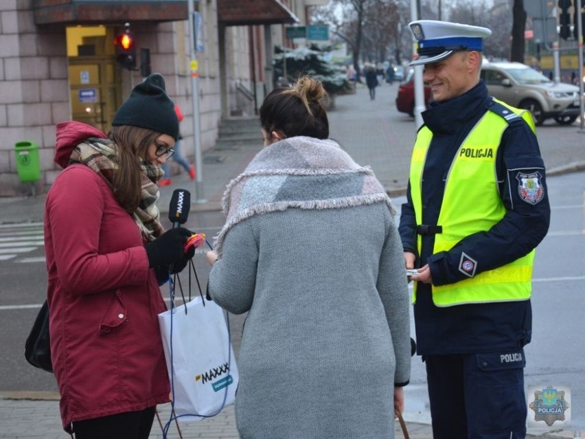 Policjanci ruchu drogowego z Komendy Wojewódzkiej Policji w...