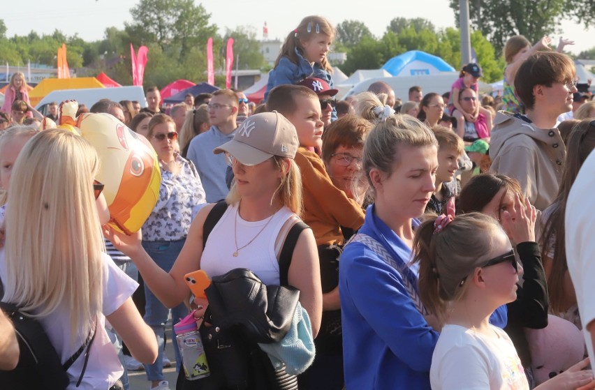 Święto Kwitnących Jabłoni koło Grójca. Festyn rodzinny z mnóstwem atrakcji. Było mnóstwo osób. Zobacz zdjęcia