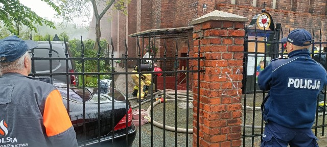 Pożar w lokalu mieszkalnym znajdującym się w piwnicy zabytkowego kościoła przy ul. Szkolnej w Grudziądzu
