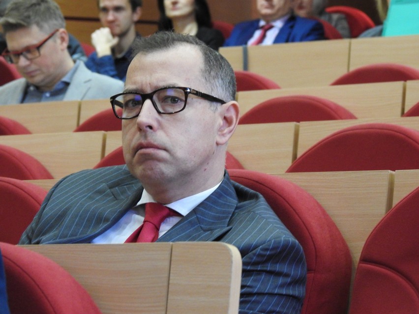 Przewodniczący komisji budżetu Marcin Moskwa z KO...