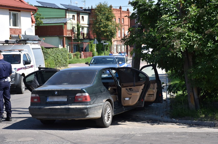 Malbork. Wypadek na ul. Żuławskiej. Kierowca BMW uciekał przed policją i wjechał w słup energetyczny