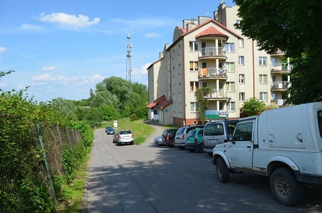 Sprawa dotyczy drogi dojazdowej do tego bloku w Przeworsku