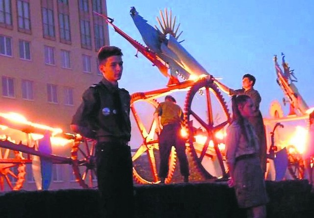 8 maja o godzinie 21 tradycyjnie zapłoną Ptaki Hasiora. Organizatorzy zapraszają wszystkich mieszkańców 