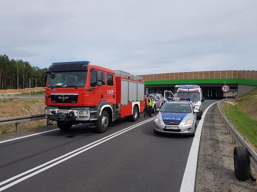 Wypadek samochodu ciężarowego, dostawczego i osobowego na DK3 [ZDJĘCIA]