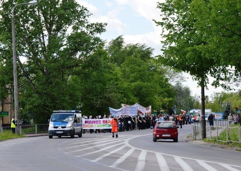 Ulicami Starachowic przeszli uczestnicy Marszu dla Życia i Rodziny